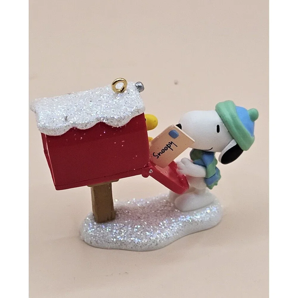 Hallmark Keepsake Winter Fun with Snoopy Snow Mailbox Miniature #10 in Series